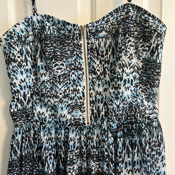 5 for $35 Guess patterned Dress - Picture 5 of 6
